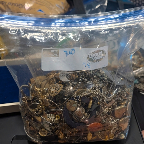 Mixed Silver & Gold Tone Jewelry Lot - Wearable, Repair, Crafts & DIY - Picture 4 of 5